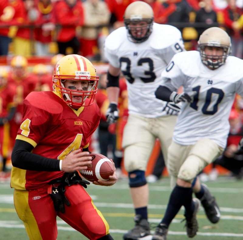 qbzackstaceyrunningallovertheirish2005.jpg