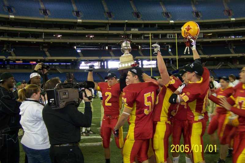 wewongoldenhorseshoebowl2005.jpg